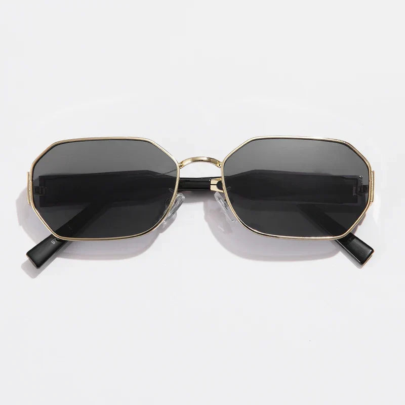 Aurelle Round sunglasses - gold frame, angle view